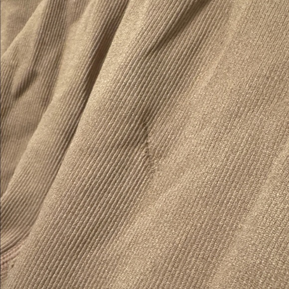 Elegant Tan V-Neck Long Sleeve Top - Picture 3 of 3